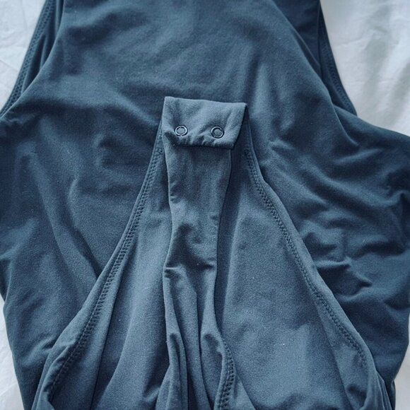Skims Fits Everybody HIGH NECK BODYSUIT | Size Small / Onyx - Picture 6 of 7